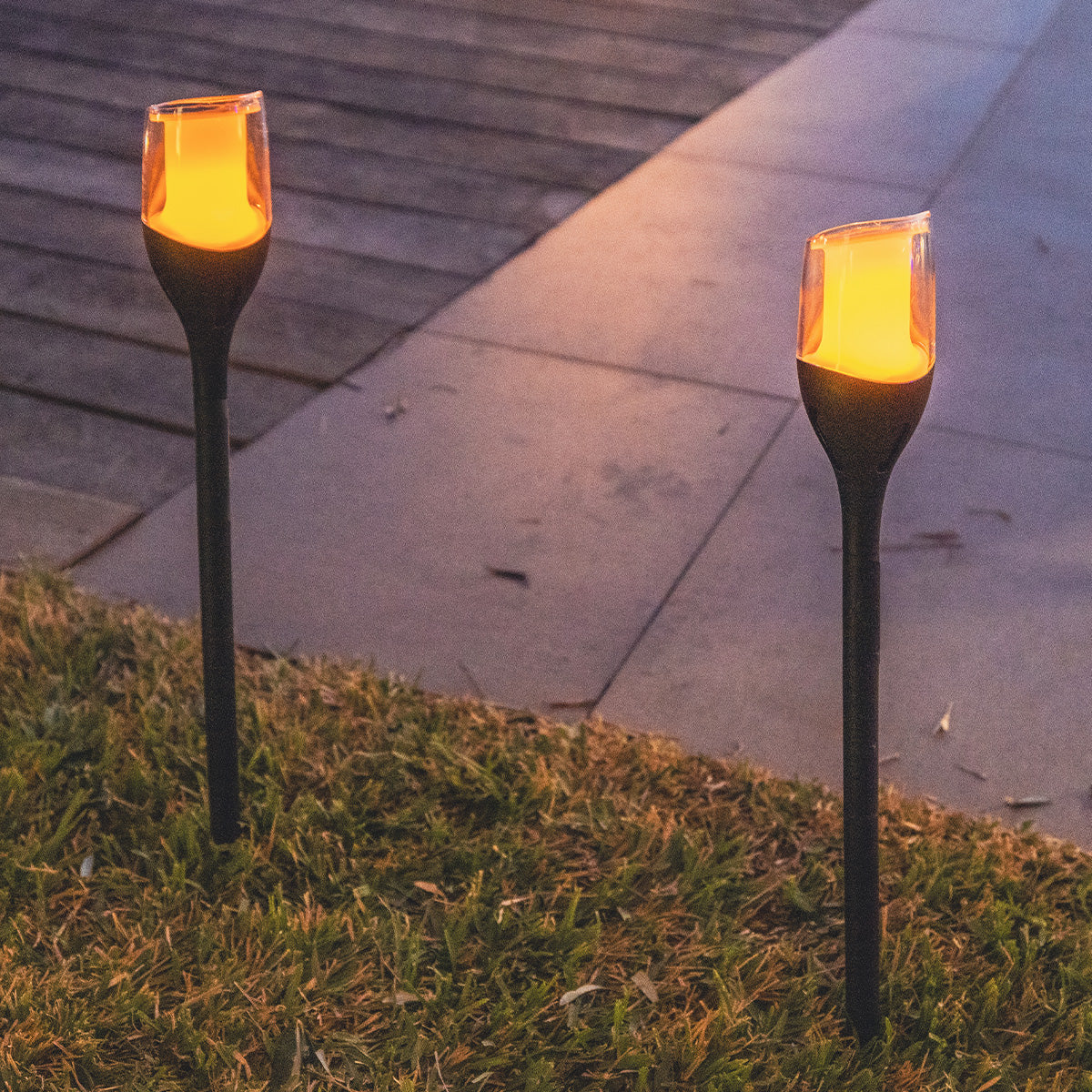 Lot de 4 torches solaires effet flamme LED blanc chaud 4X FARELY H64,5cm