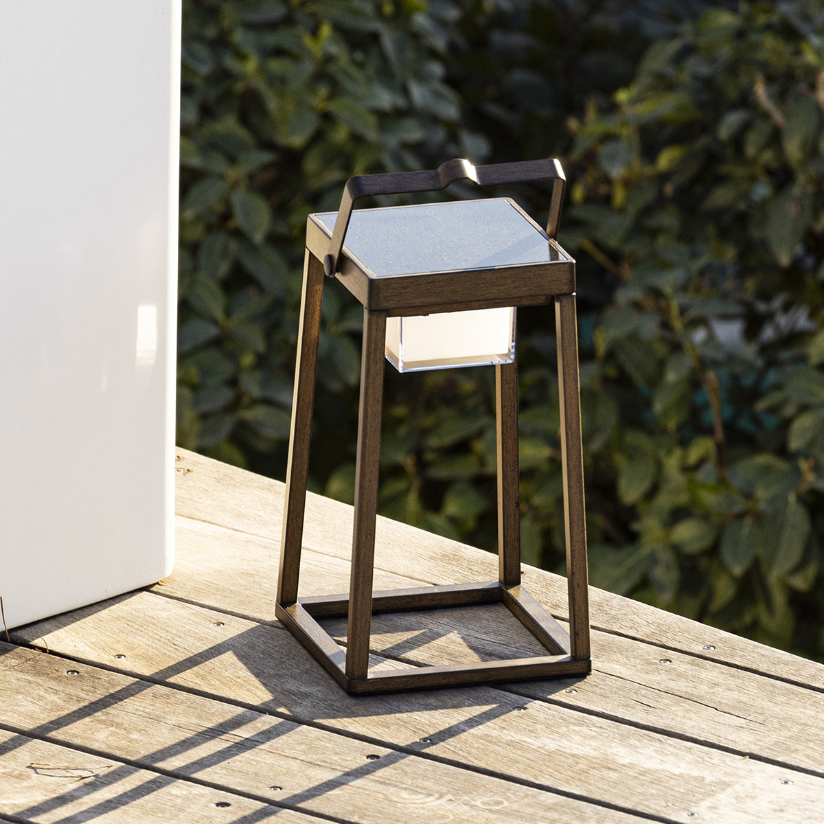 Lanterne solaire en aluminium revêtement effet bois LED blanc chaud VERONA H30cm