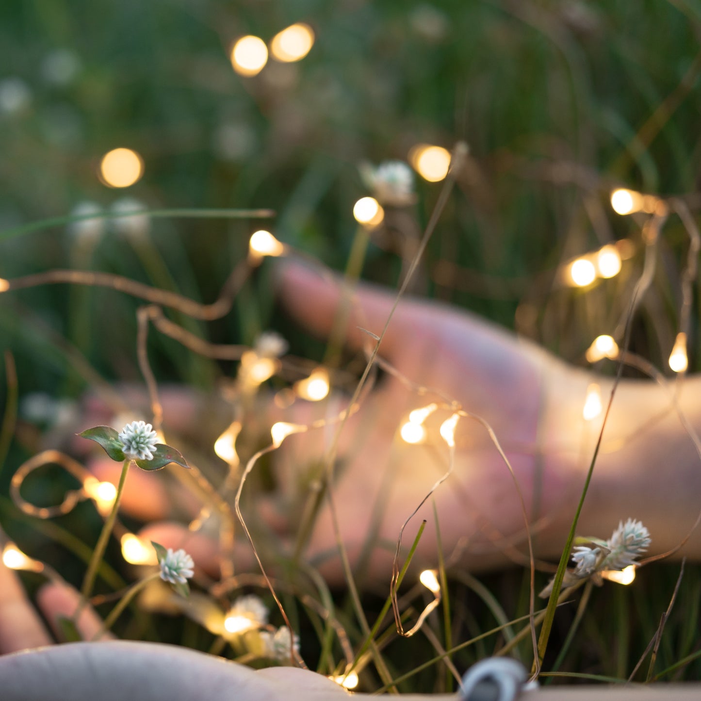 Guirlande lumineuse solaire en cuivre 400 micro LED blanc chaud SKINNY SOLAR 41.90m 8 modes