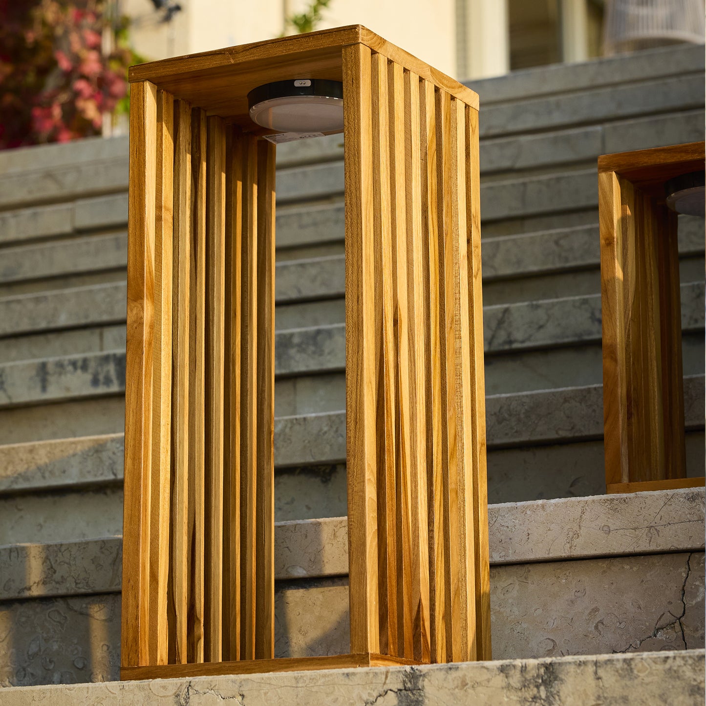 Lanterne solaire décorative LED blanc chaud CHENNAI TALL en bois teck massif H50cm
