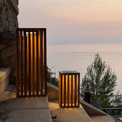 Lanterne solaire décorative LED blanc chaud CHENNAI en bois teck massif H30cm