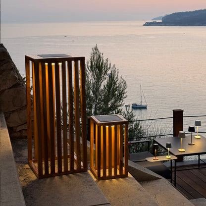 Lanterne solaire décorative LED blanc chaud CHENNAI en bois teck massif H30cm