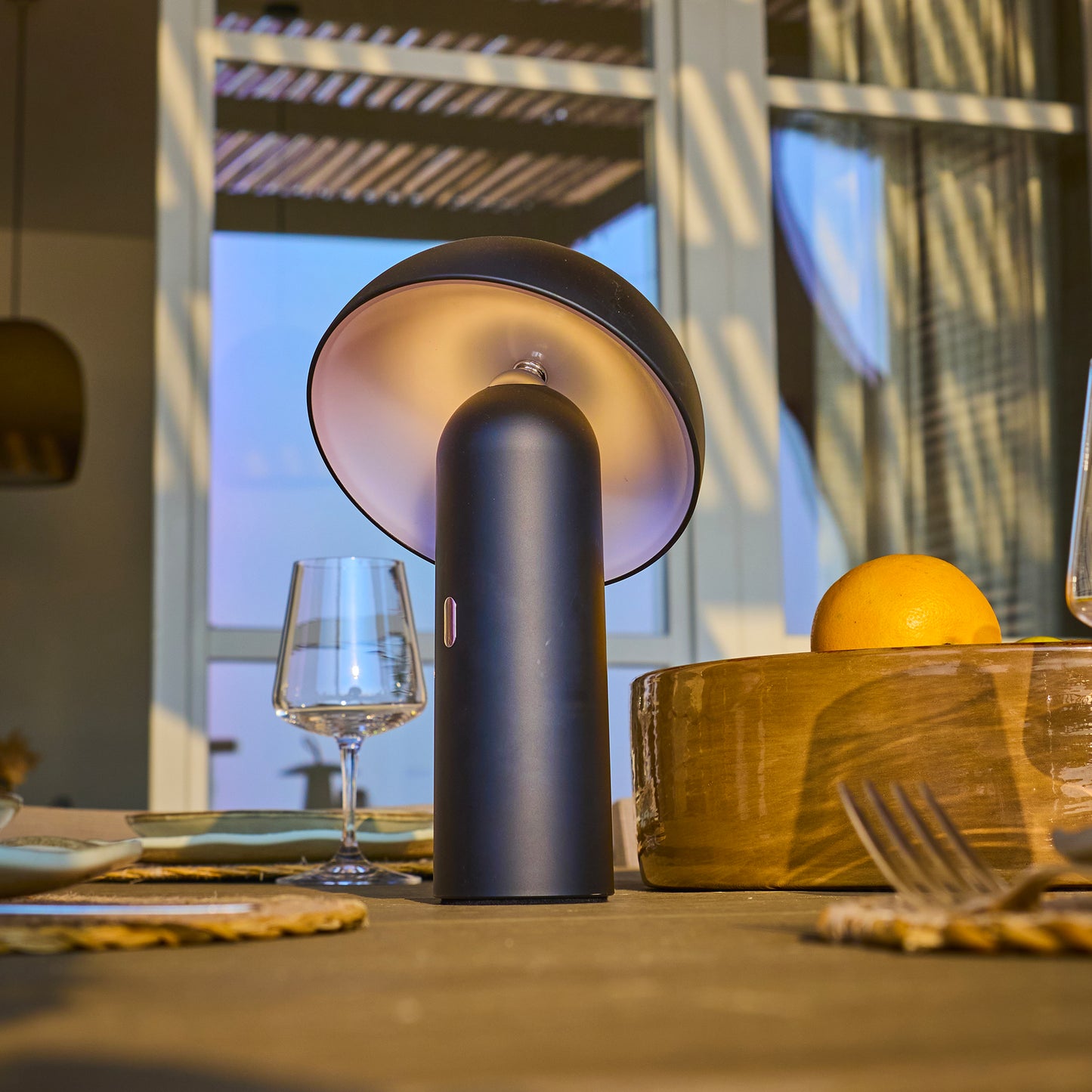 Lampe de table sans fil tête orientable LED blanc chaud TOD BLACK H28cm