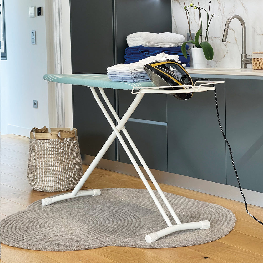 Table à repasser pliable BERMUDE en acier 124x40 H94cm avec repose fer et repose centrale vapeur