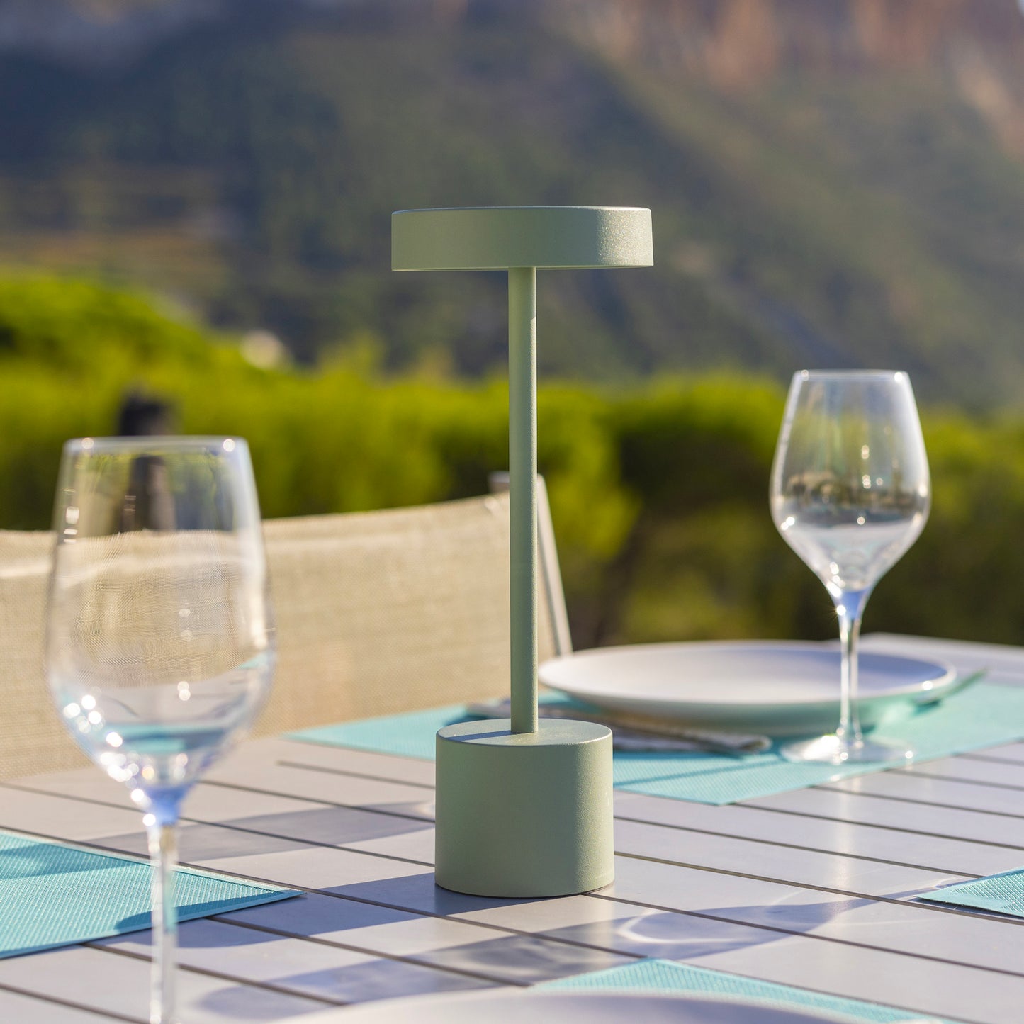 Lampe de table sans fil touch en aluminium vert olive mat LED ROBY OLIVE H30cm