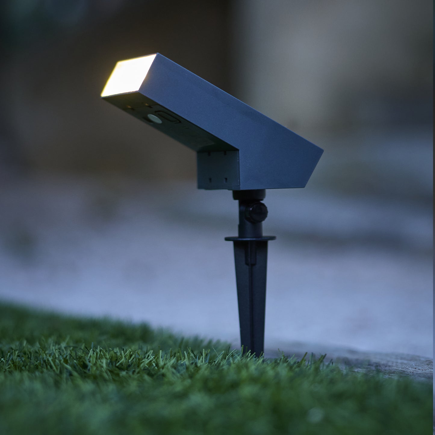 Spot Solaire Projecteur à piquer en aluminium dimmable LED blanc orientable 180° SOLTEK H23cm