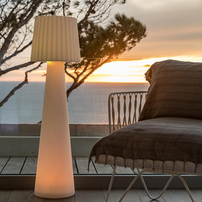 Lampadaire design sans fil LED abat-jour ondulé multicolore dimmable LADY H110cm avec télécommande - REDDECO.com